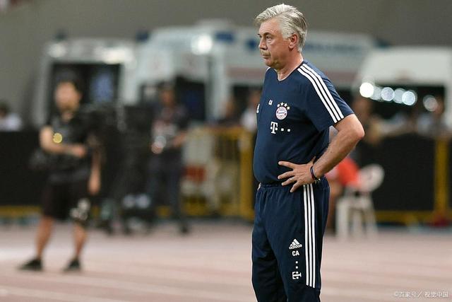 哈利伯顿26+11库里25+10+5 步行者力克勇士