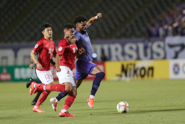 齐麟17分新疆胜宁波 盖利40+7+8山东险胜天津